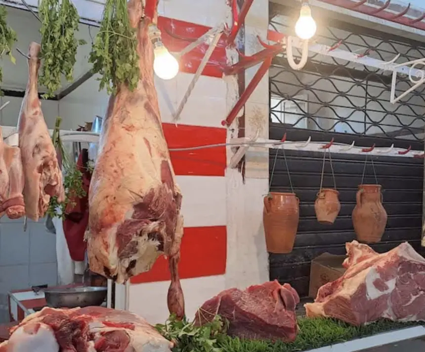 المغاربة يكتوون بغلاء اللحوم والشناقة يبتلعون إعفاءات الاستيراد